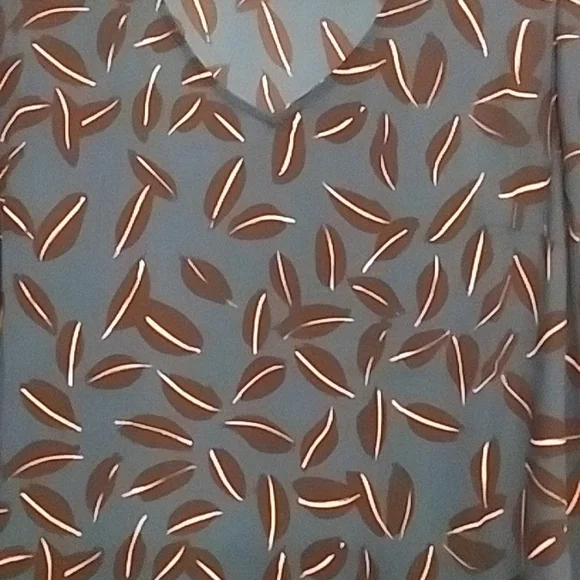 Cabi shadow leaf teal blouse - Picture 6 of 6